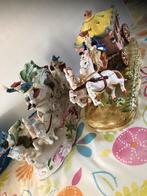 Twee porseleinen koetsen met schade, Antiek en Kunst, Ophalen of Verzenden