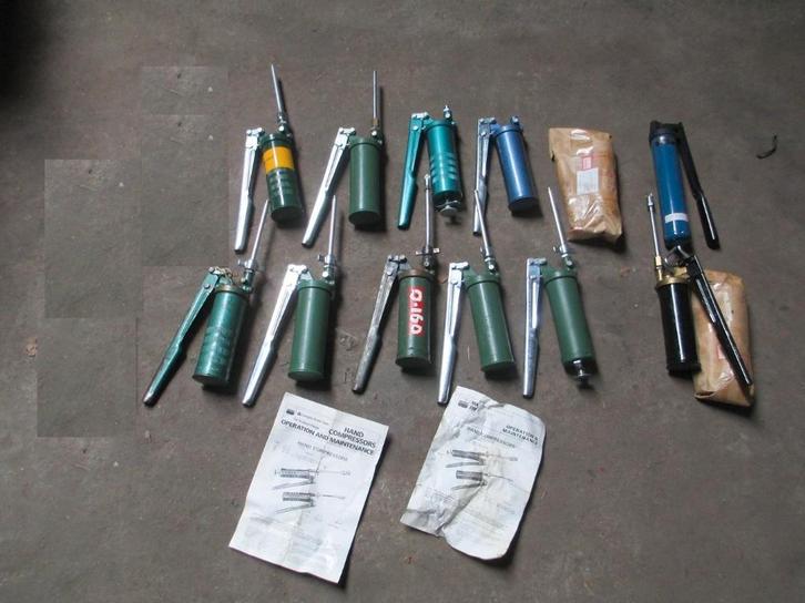 Partij oud model vetspuiten ex nl leger., Verzamelen, Militaria | Algemeen, Landmacht, Overige typen, Nederland, Ophalen of Verzenden