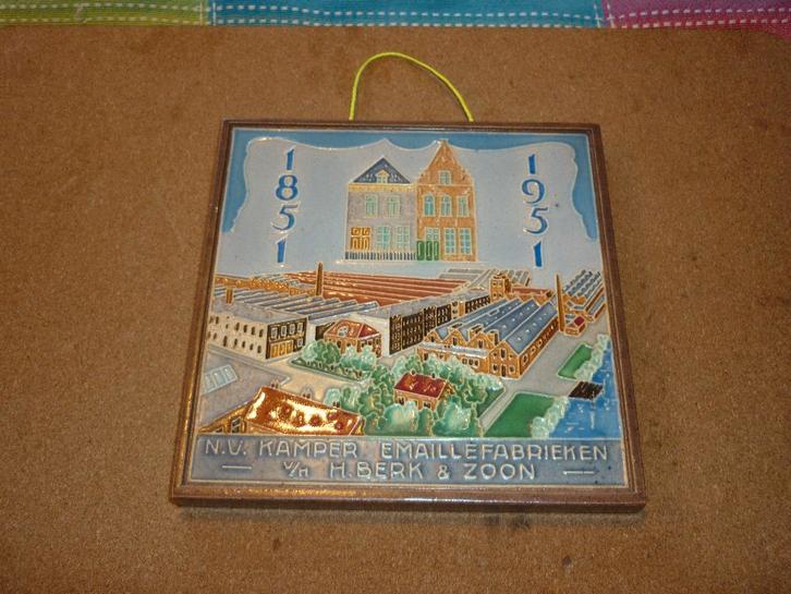 Tegel Westraven Emaillefabriek voor v/h H. Berk & Zoon, Antiek en Kunst, Antiek | Wandborden en Tegels, Ophalen of Verzenden