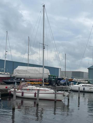 Nette Emka 32 zeilboot, schip met potentie.    beschikbaar voor biedingen