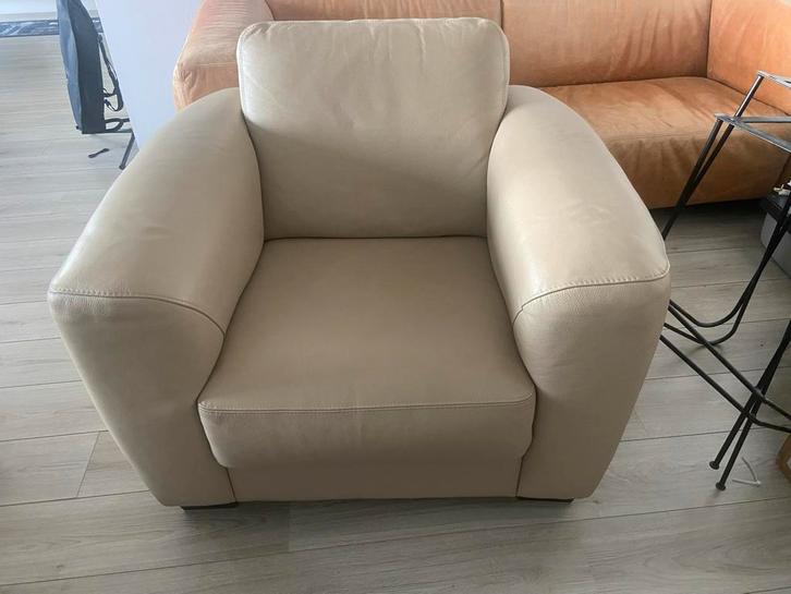 Lekker zittende fauteuil - ideaal voor lange mensen!, Huis en Inrichting, Fauteuils, Zo goed als nieuw, Leer, 75 tot 100 cm, Ophalen of Verzenden