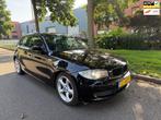 BMW 1-serie 118i clima afneembaar trekhaak, Auto's, 1-Serie, 65 €/maand, Achterwielaandrijving, Zwart