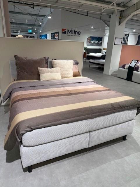Showroom boxspring 3-sterren, Huis en Inrichting, Slaapkamer | Boxsprings, Zo goed als nieuw, 160 cm, 200 cm, Tweepersoons, Grijs