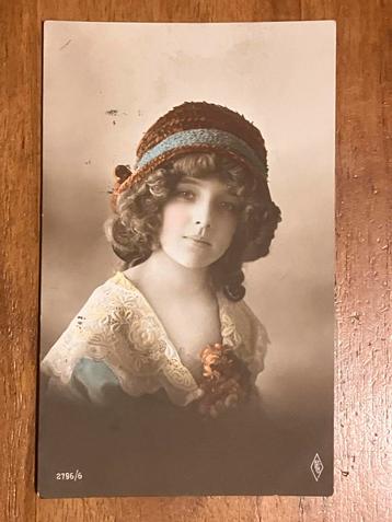 Art Nouveau Postkaart - Vrouw met Hoed 1915 beschikbaar voor biedingen
