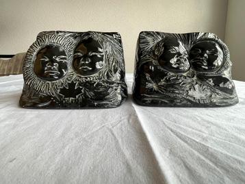 Zwarte Boekensteunen met Inuit Gezichten: Aardik Canada beschikbaar voor biedingen