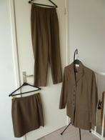 Bruin colbertjasje + broek + rok. 3-delig. I.g.st. Mt. 38/40, Ophalen of Verzenden, Gedragen, Maat 38/40 (M)