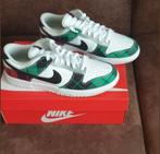 Nike Dunk Low Tartan Plaid Maat 45 Nieuw, Nike, Nieuw, Ophalen of Verzenden, Sneakers of Gympen