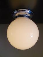 Art Deco plafondlamp met ronde glazen bol, Ophalen of Verzenden, Gebruikt, Glas, Art deco, mid century, vintage