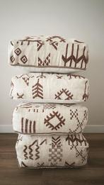 Nieuw: 3 handgeweven Amazigh/Marokkaanse vloerkussens, Ophalen, Overige materialen, Nieuw, 50 tot 75 cm