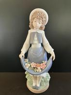 NAO Lladro porselein Flowergirl (Reyshof), Antiek en Kunst, Antiek | Porselein, Ophalen of Verzenden