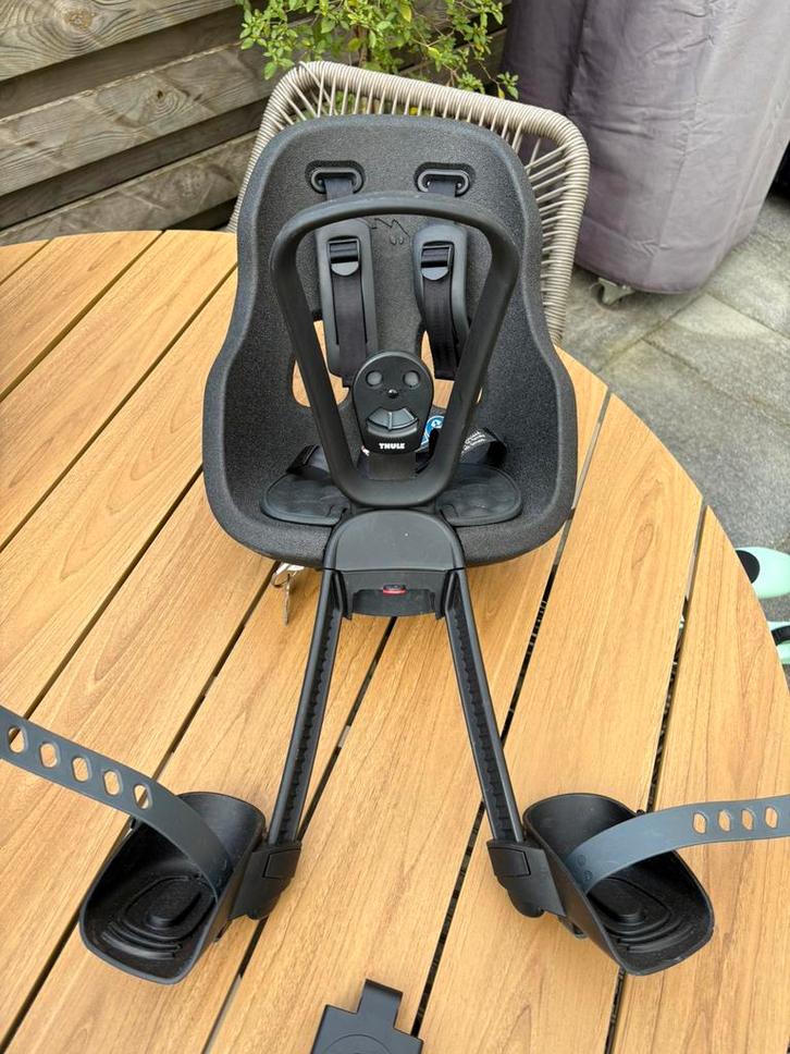 Fietsstoeltje Thule yepp nexxt 2 mini  + windscherm, Fietsen en Brommers, Fietsaccessoires | Fietsstoeltjes, Zo goed als nieuw