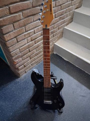 Elektrische Yamaha gitaar + standaard beschikbaar voor biedingen