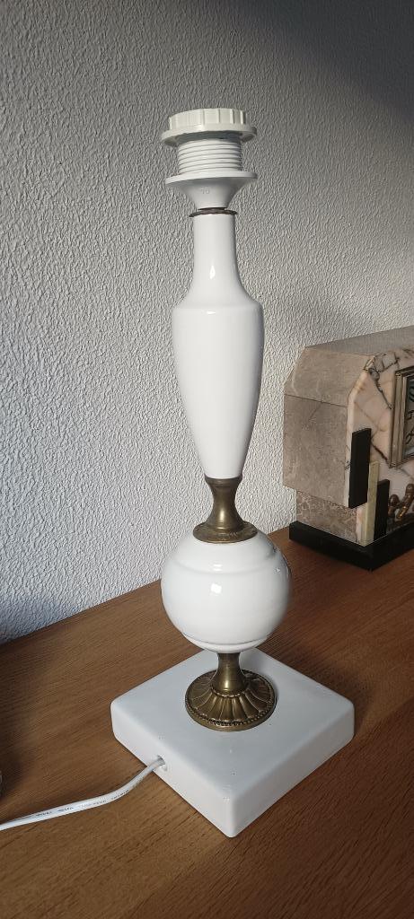 tafellamp afkomstig uit de v.m. DDR (Wit aardewerk/porselein, Huis en Inrichting, Lampen | Tafellampen, Gebruikt, Minder dan 50 cm