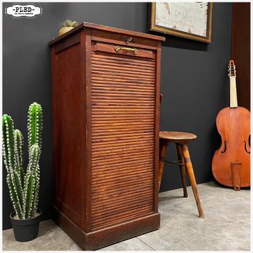 Oud Roldeurkastje Kastje Archiefkast beschikbaar voor biedingen