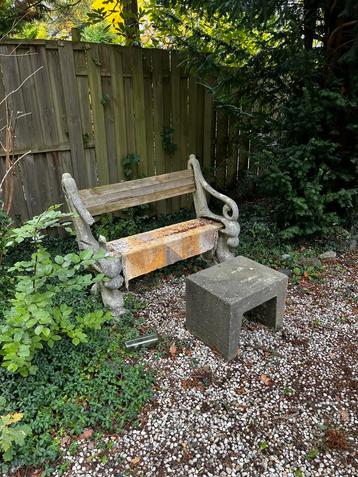Betonnen Tuinbankje beschikbaar voor biedingen