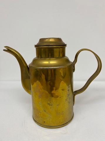 Koper , antieke koffiepot beschikbaar voor biedingen