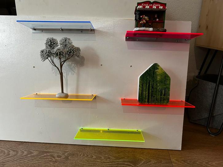 Wandplank groot 25 bij 10 cm plexiglas, Huis en Inrichting, Woonaccessoires | Wandplanken en Boekenplanken, Zo goed als nieuw