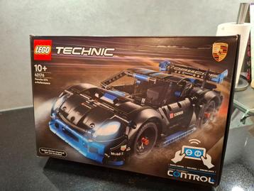 Lego Technic 42176 Porsche GT4 e-Performance racewagen beschikbaar voor biedingen