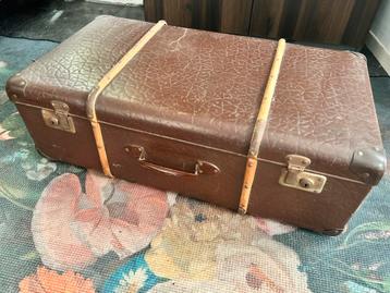 Antieke vintage brocante  koffer beschikbaar voor biedingen