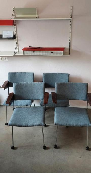 4 gispen 1265 stoelen op wieltjes beschikbaar voor biedingen