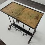 vintage krantenbak bijzettafel brutalistisch design jaren 70, Ophalen of Verzenden, Gebruikt