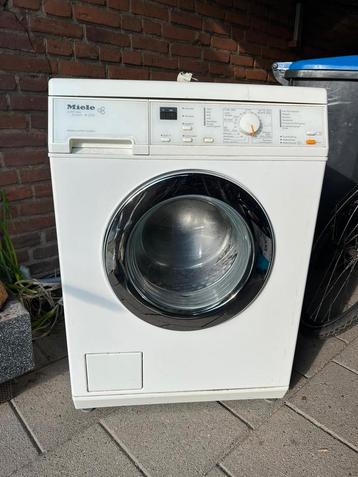 Miele 1300 toeren vele opties af te halen vanaf 9 november beschikbaar voor biedingen