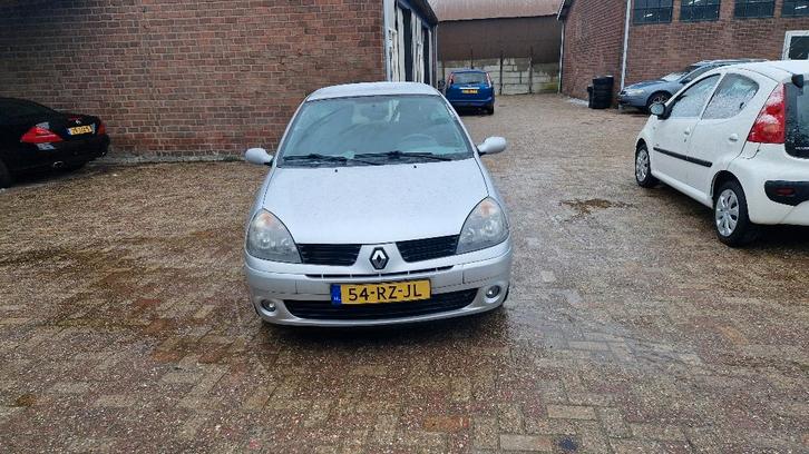 Renault Clio 1.6 16V Dynbas E4 2005 Grijs Airco, Auto's, Renault, Bedrijf, Clio, ABS, Airbags, Airconditioning, Alarm, Boordcomputer