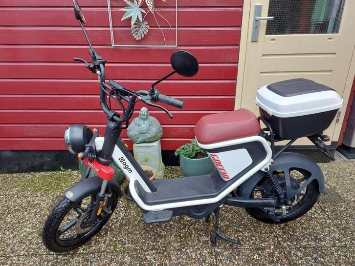 AGM Goccia, Fietsen en Brommers, Snorfietsen en Snorscooters, Zo goed als nieuw, Overige merken, Elektrisch, Ophalen