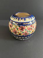 Majolica bont vaasje met bloemen, Ophalen of Verzenden