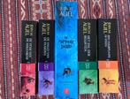 Boekenserie De Aardkinderen (5 delen) – Jean M. Auel, Boeken, Literatuur, Gelezen, Jean M. Auel, Ophalen of Verzenden, Nederland