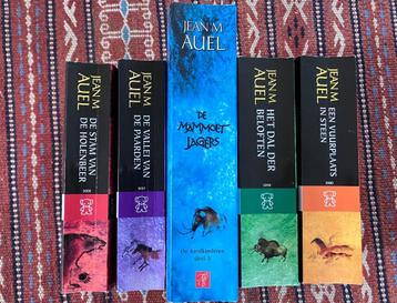 Boekenserie De Aardkinderen (5 delen) – Jean M. Auel beschikbaar voor biedingen