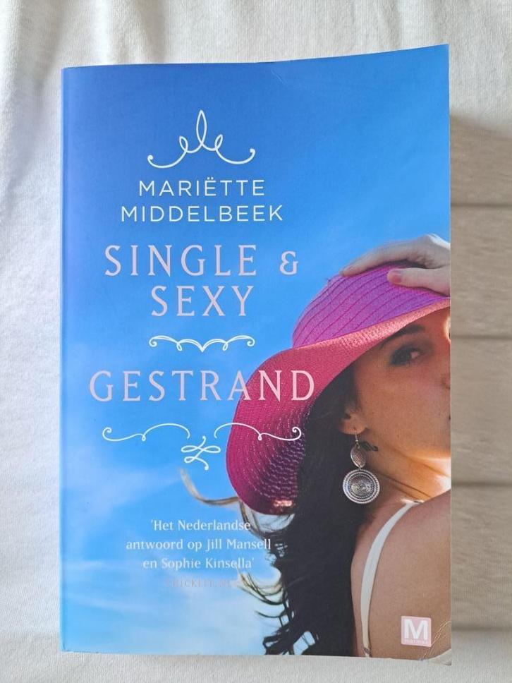 Boek (2 in 1 ) single & sexy en Gestrand, Boeken, Chicklit, Gelezen, Ophalen of Verzenden
