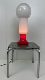Italiaanse vintage staande opaline bollamp Mazzega stijl, Huis en Inrichting, Lampen | Tafellampen, Design, Glas, Zo goed als nieuw