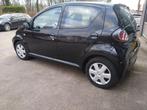 Toyota Aygo 1.0 12V Vvt-i 5DRS 2011 Zwart. AIRCO.  APK NIEUW, Auto's, Voorwielaandrijving, Stof, Metallic lak, 4 stoelen