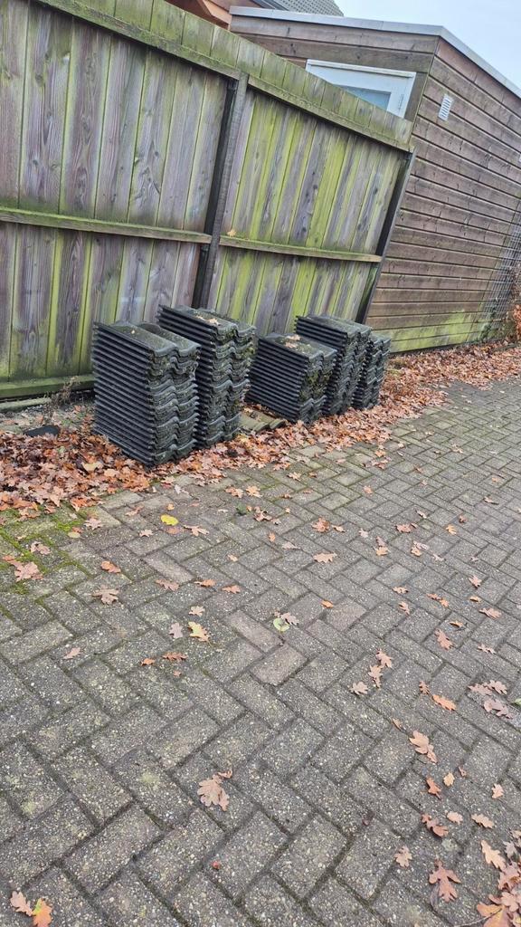 Gebruikte Lafarge dakpannen - Zwart - gratis of ruilen, Doe-het-zelf en Verbouw, Dakpannen en Dakbedekking, Gebruikt, Dakpannen