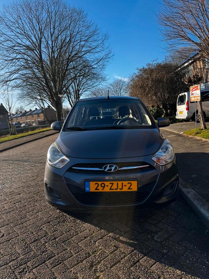 Hyundai i10 1.0 5DR 2012 Grijs, Auto's, Hyundai, Particulier, i10, Benzine, A, Hatchback, Handgeschakeld, Origineel Nederlands