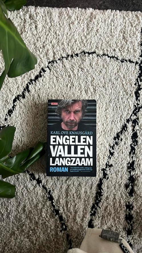 Karl Ove Knausgård - Engelen vallen langzaam, Boeken, Literatuur, Zo goed als nieuw, Nederland, Ophalen of Verzenden