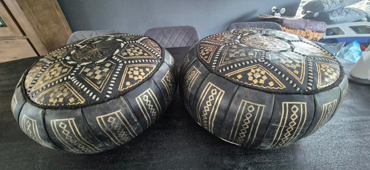 Marokkaanse leren poefs - traditioneel handwerk, Huis en Inrichting, Banken | Voetenbanken en Poefen, Gebruikt, 50 tot 75 cm, 50 tot 75 cm