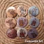 Kunst Illustratie Buttons 38mm  Fantasy, Katten, Koala elfje, Ophalen of Verzenden, Nieuw, Dier of Natuur, Button