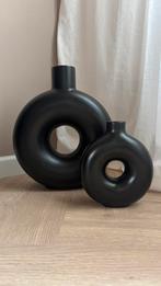 Twee zwarte vazen japandi stijl, Ophalen, Zwart, Minder dan 50 cm, Glas