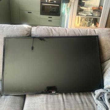 LG tv 40 inch FULL HD (ophangbeugel te koop)(GEEN smarttv) beschikbaar voor biedingen