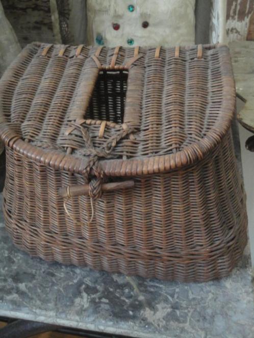 antiek zeer oud SMAL DONKERBRUIN RIETEN VISSERSMANDJE, mand, Antiek en Kunst, Antiek | Woonaccessoires, Ophalen of Verzenden