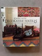 Living with decorative Textiles interieur boek, Ophalen of Verzenden, Zo goed als nieuw, Interieur en Design