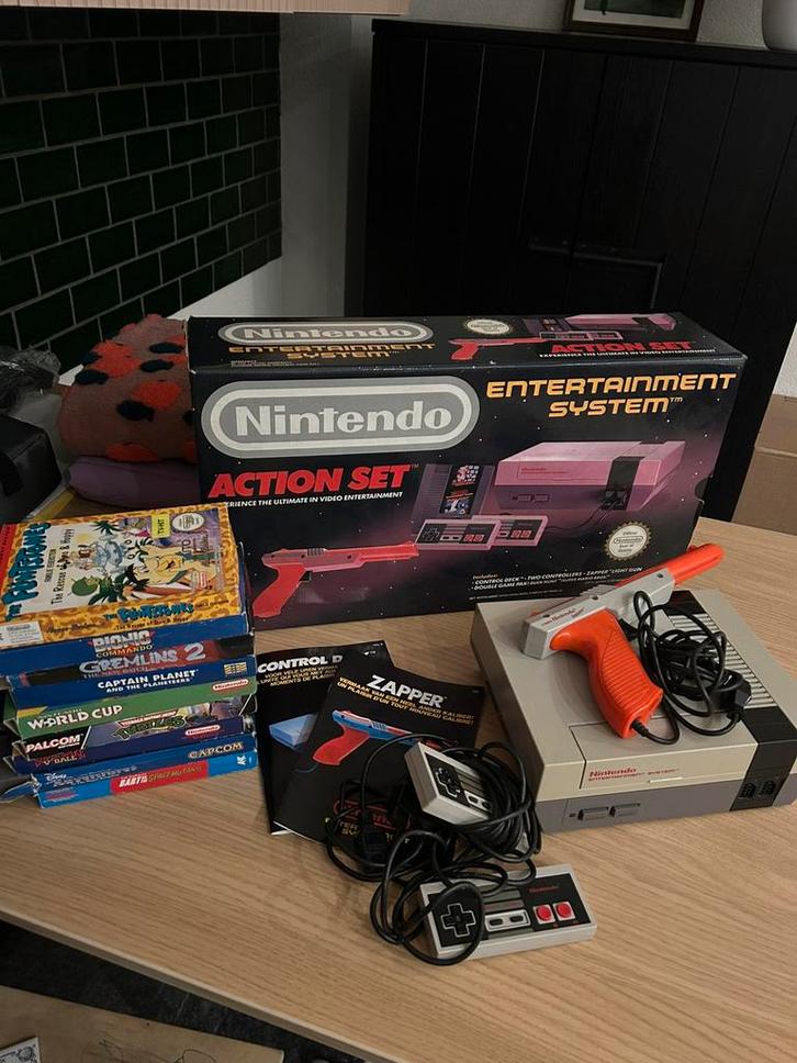 Originele Nintendo NES design 1985 - alles compleet!, Spelcomputers en Games, Spelcomputers | Nintendo NES, Zo goed als nieuw