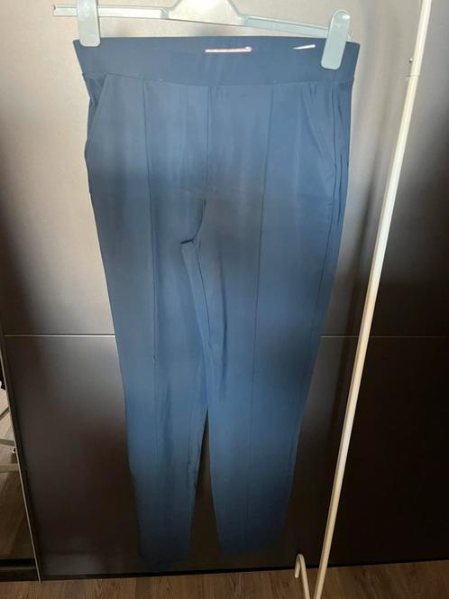 Studio anneloes blauwe broek maat m, Kleding | Dames, Broeken en Pantalons, Zo goed als nieuw, Maat 38/40 (M), Blauw, Kort, Ophalen of Verzenden