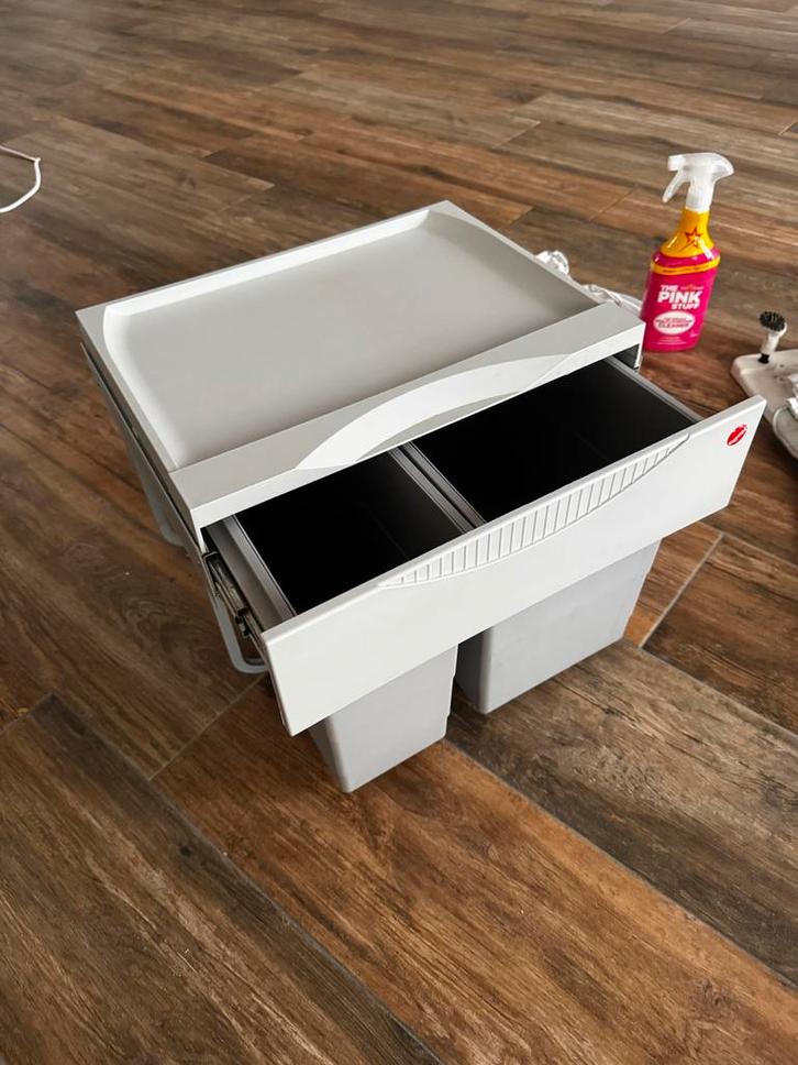 Inbouw vuilnisbak voor gescheiden afval, Huis en Inrichting, Woonaccessoires | Prullenbakken, Gebruikt, Kunststof, Minder dan 50 cm