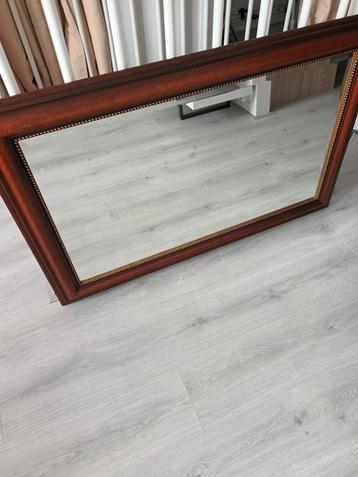 Te koop in prima staat verkerende, mooie spiegel beschikbaar voor biedingen