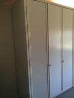 Hulsta driedeurs kledingkast, 150 tot 200 cm, Grenenhout, Met hangruimte, Modern