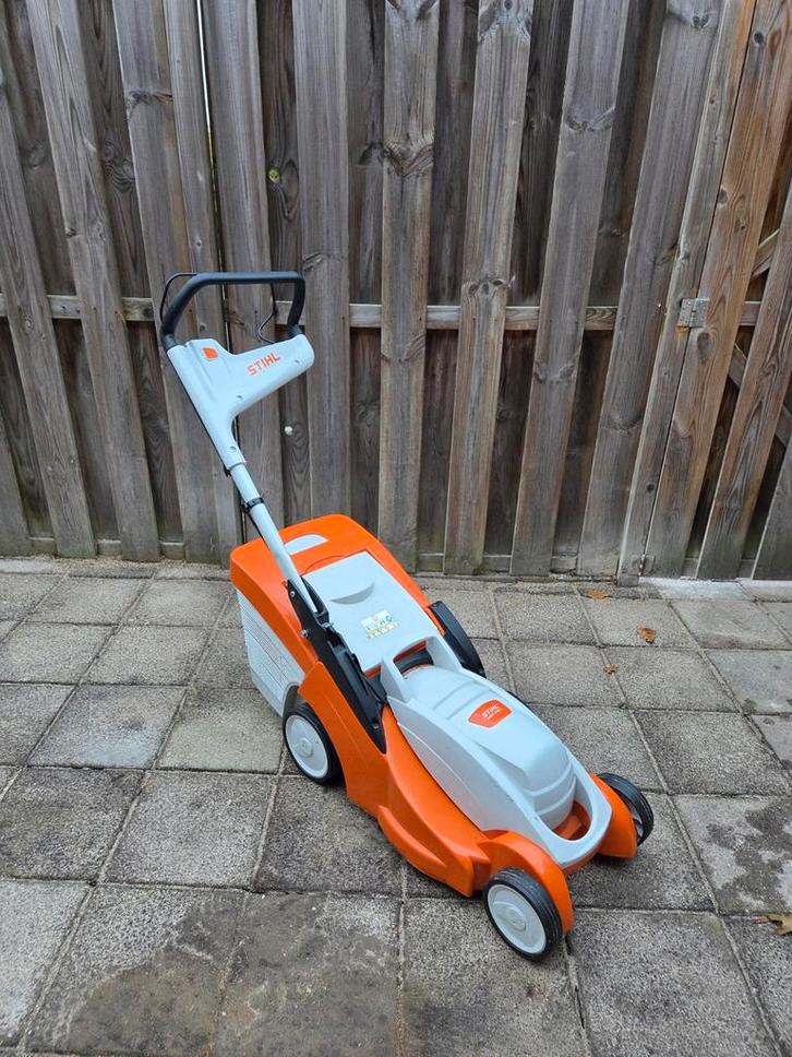 Stihl RME 339 C elektrische grasmaaier, Tuin en Terras, Grasmaaiers, Zo goed als nieuw, Elektrische grasmaaier, 30 t/m 39 cm, Elektrische starter