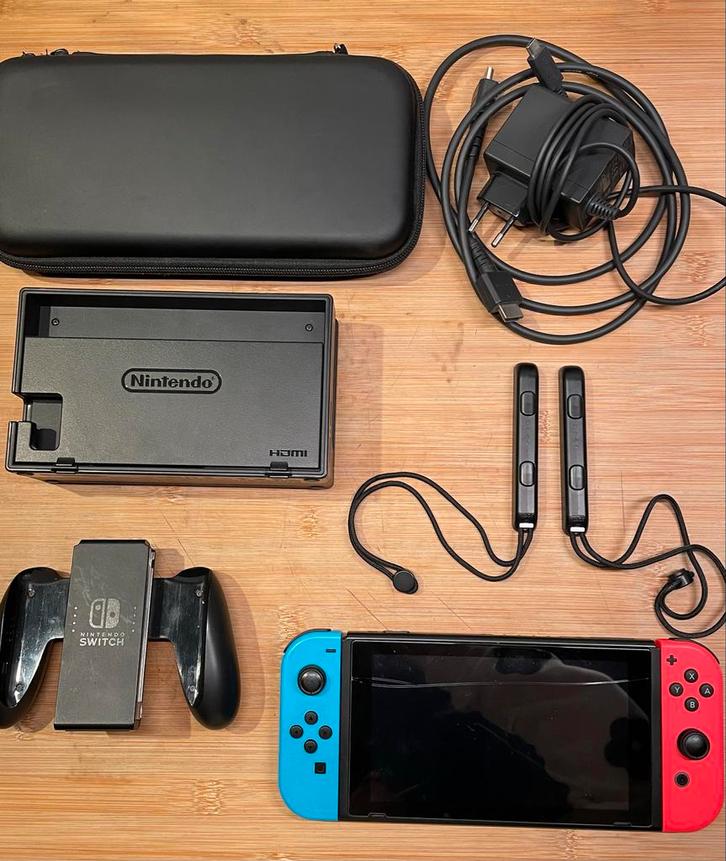 Nintendo Switch Complete Set + Games!, Spelcomputers en Games, Games | Nintendo Switch, Gebruikt, Avontuur en Actie, 3 spelers of meer